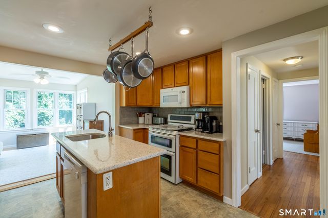 21 Overland Street, Manchester, CT 06040