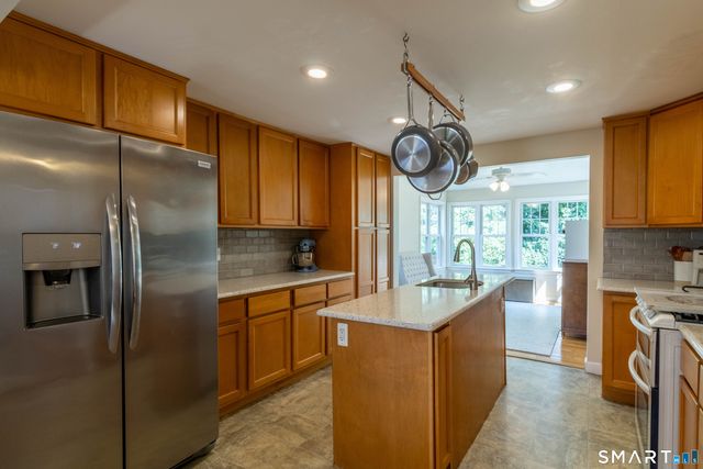 21 Overland Street, Manchester, CT 06040