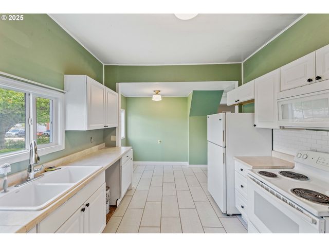 1296 W CENTRAL Blvd, Coquille, OR 97423