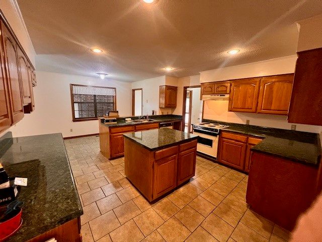 7 Pinewood Drive, Russellville, AR 72801