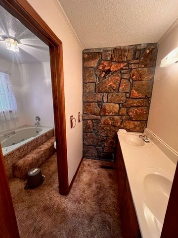 7 Pinewood Drive, Russellville, AR 72801