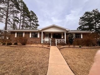 7 Pinewood Drive, Russellville, AR 72801