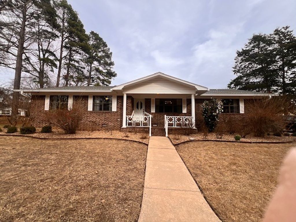 7 Pinewood Drive, Russellville, AR 72801