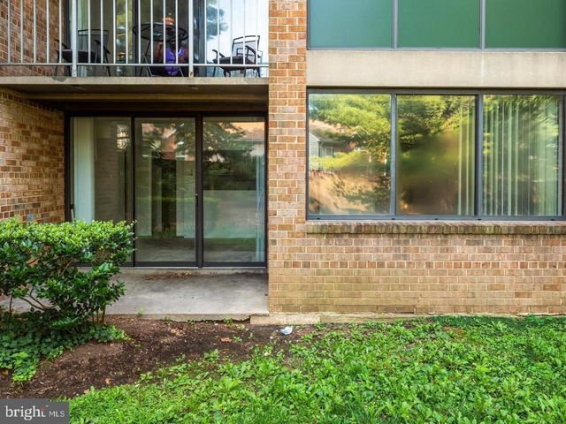 525 N ARMISTEAD ST #T2, Alexandria, VA 22312