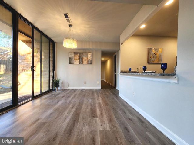 525 N ARMISTEAD ST #T2, Alexandria, VA 22312