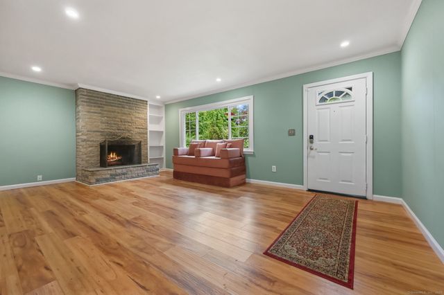 325 Shelton Road, Trumbull, CT 06611
