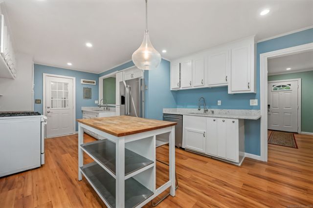 325 Shelton Road, Trumbull, CT 06611