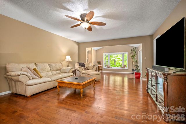 66 Oakwood Lane, Columbus, NC 28722