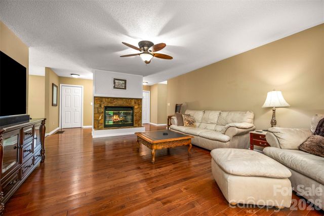 66 Oakwood Lane, Columbus, NC 28722