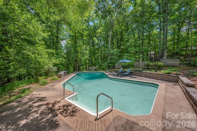 66 Oakwood Lane, Columbus, NC 28722