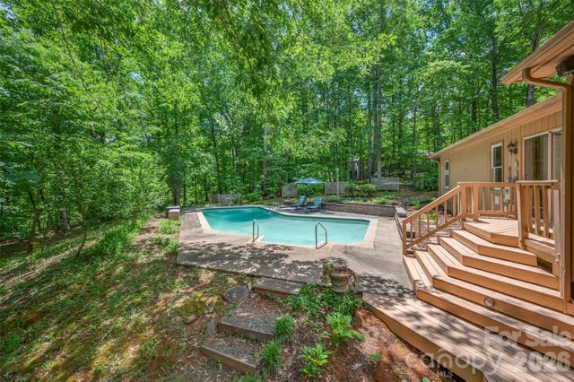 66 Oakwood Lane, Columbus, NC 28722