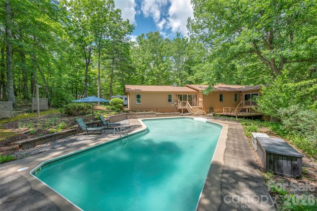 66 Oakwood Lane, Columbus, NC 28722