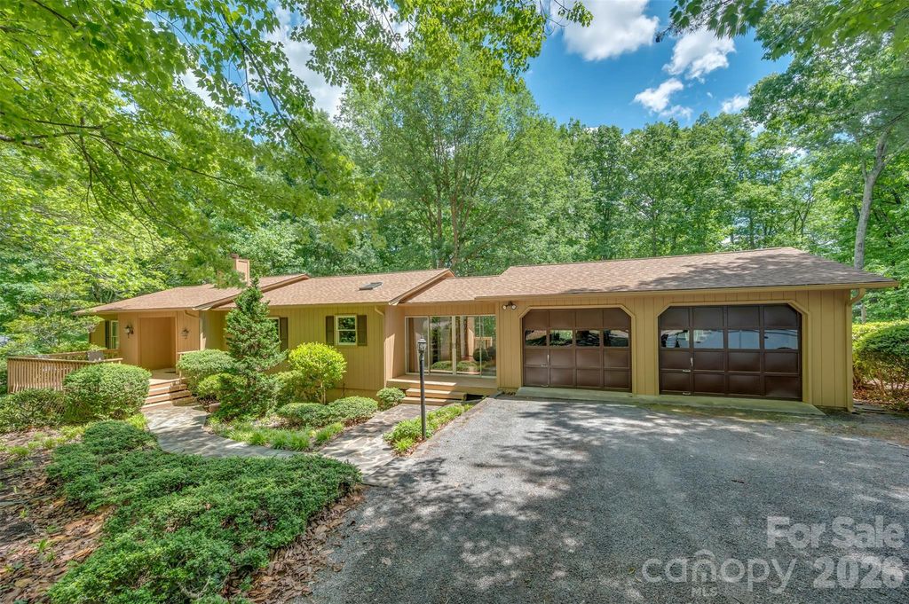 66 Oakwood Lane, Columbus, NC 28722