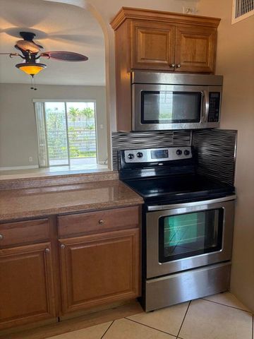 2770 S Garden Drive 304, Lake Worth, FL 33461