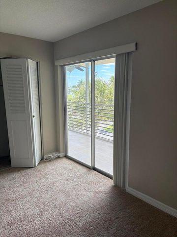 2770 S Garden Drive 304, Lake Worth, FL 33461