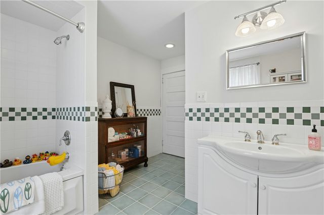 29 Howland Avenue, Jamestown, RI 02835