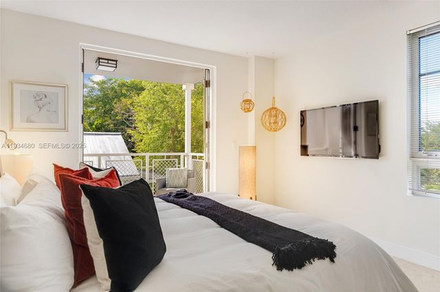 3540 Main Hwy 305, Coconut Grove, FL 33133