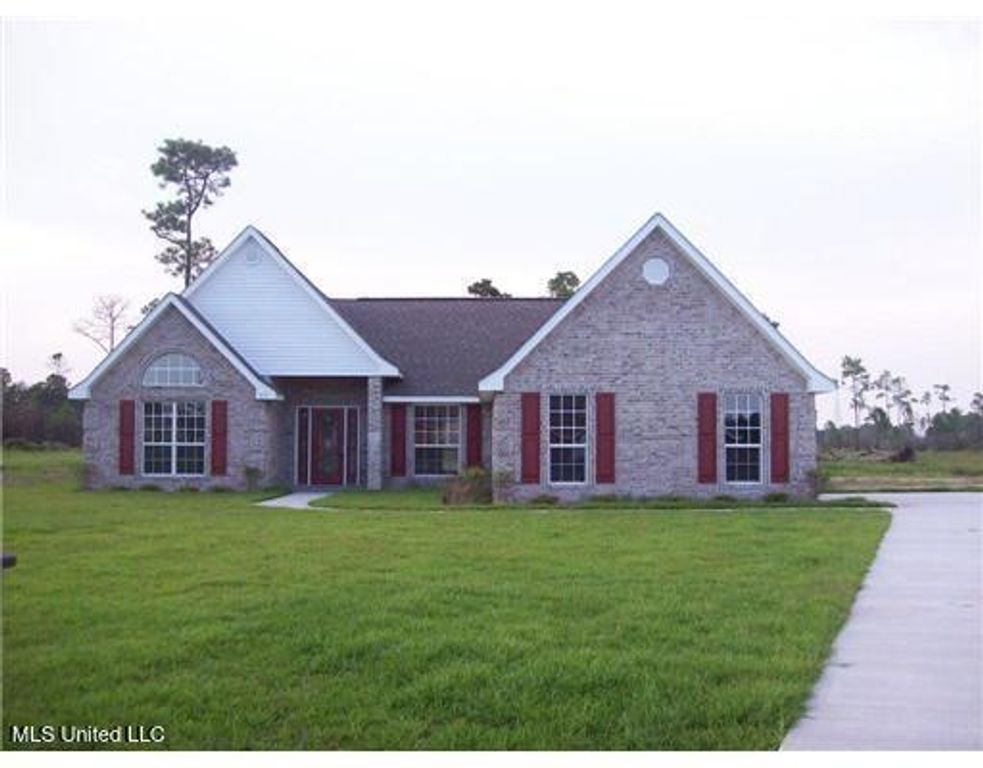 3111 Village Circle, Ocean Springs, MS 39564