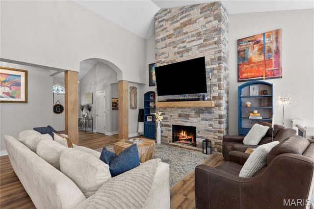 52 Moorings Drive, Lake St Louis, MO 63367