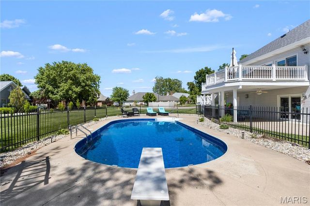 52 Moorings Drive, Lake St Louis, MO 63367