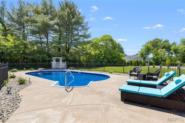52 Moorings Drive, Lake St Louis, MO 63367