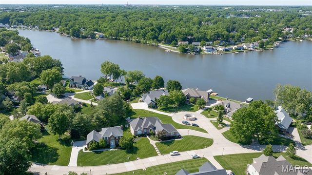52 Moorings Drive, Lake St Louis, MO 63367