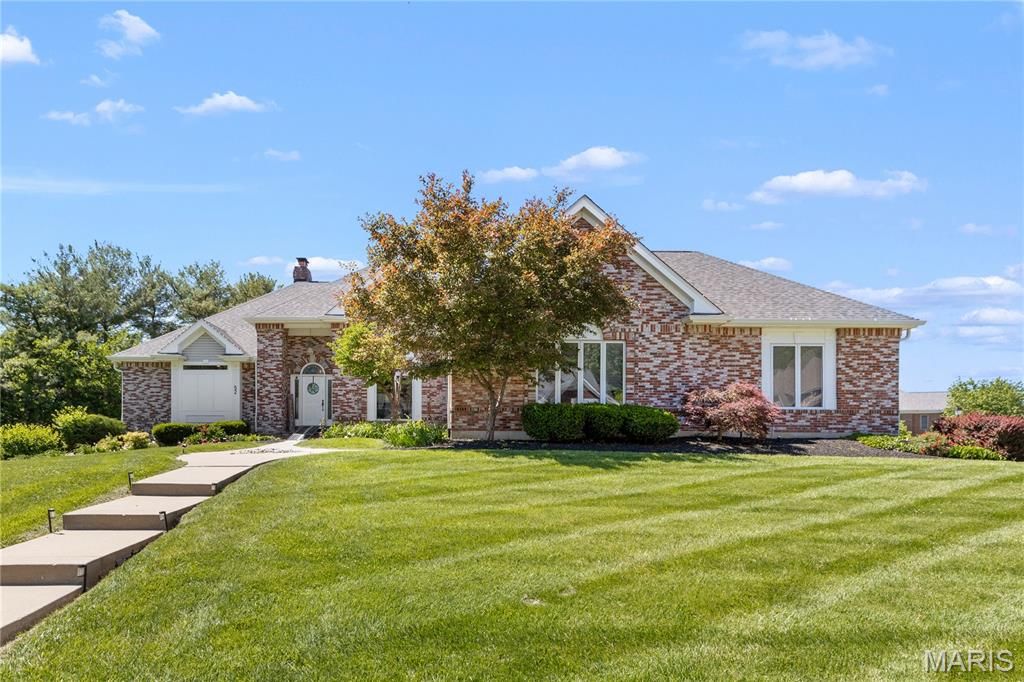52 Moorings Drive, Lake St Louis, MO 63367