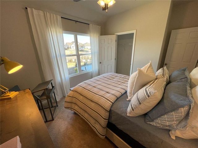 8033 SE 6th Terrace, Blue Springs, MO 64014