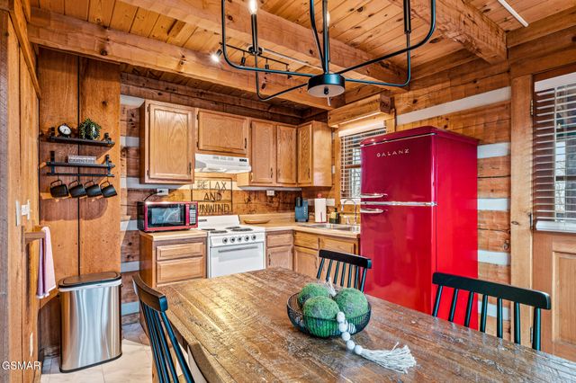 3479 Twin City Way, Pigeon Forge, TN 37863