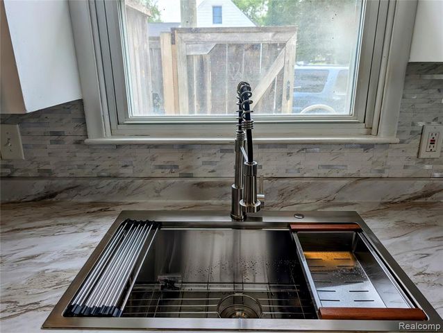 4302 Mandalay Avenue, Royal Oak, MI 48073