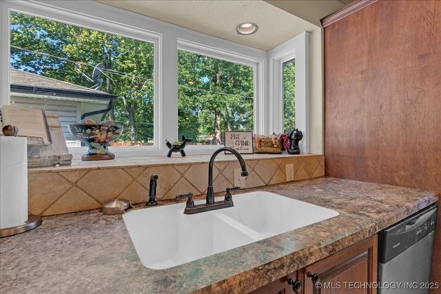 1527 E 50th Street, Tulsa, OK 74105