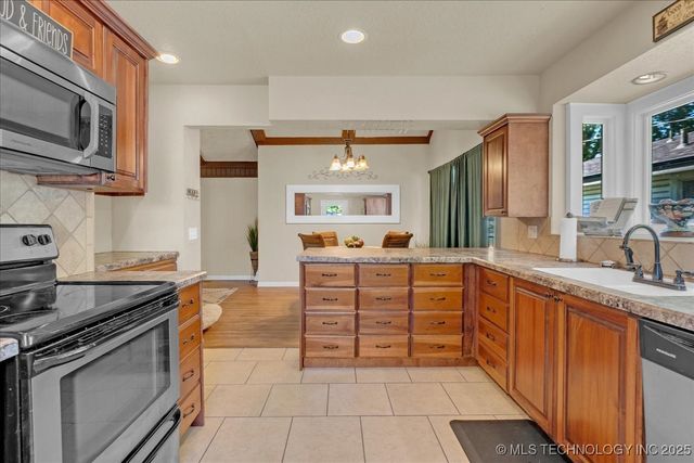 1527 E 50th Street, Tulsa, OK 74105