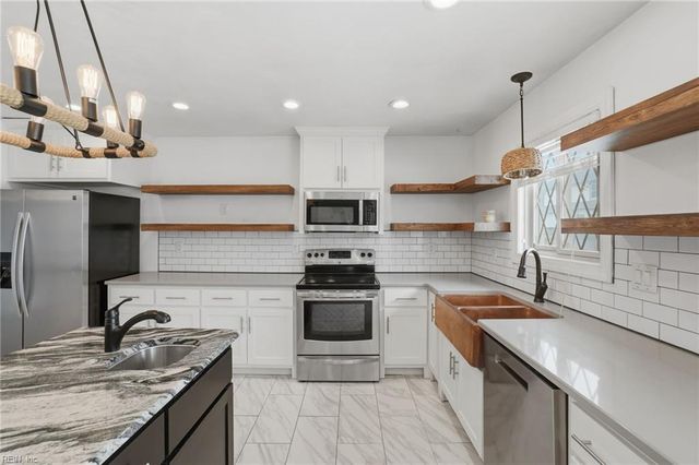 956 Calypso LN, Virginia Beach, VA 23451