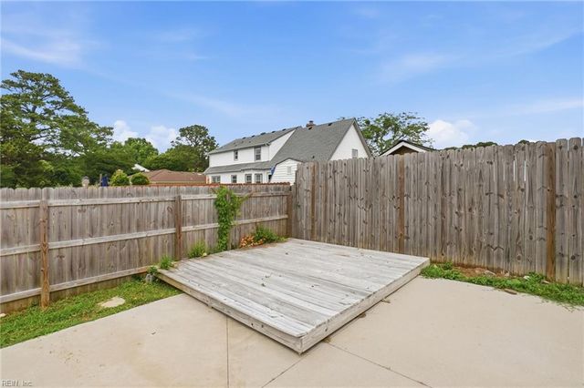 956 Calypso LN, Virginia Beach, VA 23451