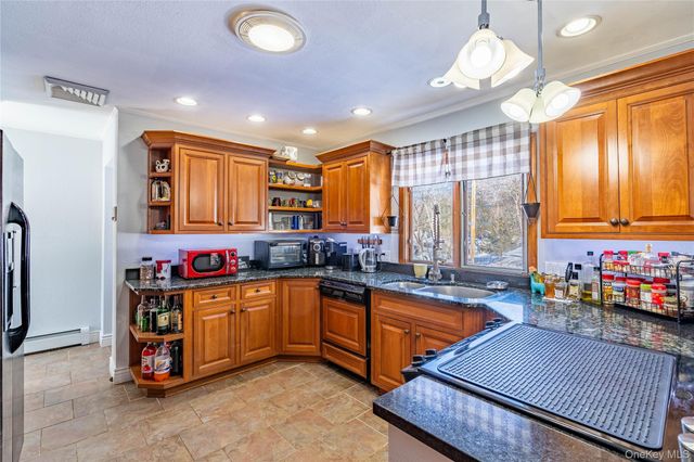 77 Colburn Drive, Poughkeepsie, NY 12603