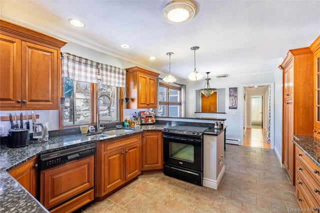 77 Colburn Drive, Poughkeepsie, NY 12603