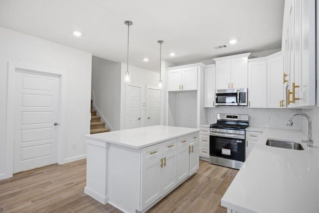 2403 Outpost Canyon Drive, Iowa Colony, TX 77583