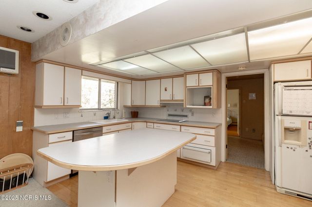 7030 Hickory Ridge Road, Sylvania, OH 43560