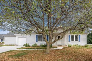 1000 W Villas Drive, Vicksburg, MI 49097