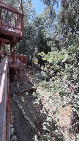 635 Acacia Dr, Crestline, CA 92325