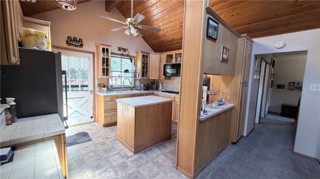 635 Acacia Dr, Crestline, CA 92325