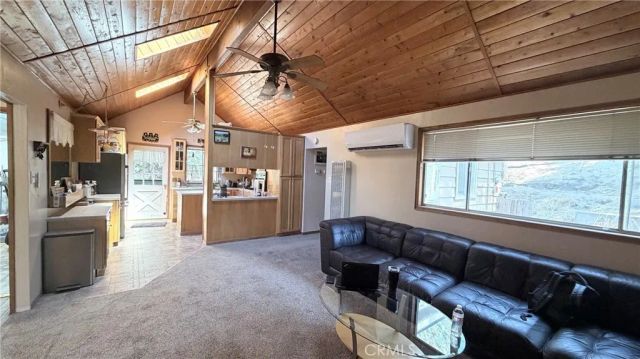 635 Acacia Dr, Crestline, CA 92325