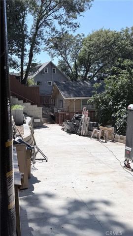 635 Acacia Dr, Crestline, CA 92325