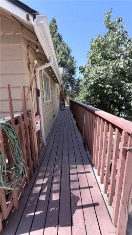 635 Acacia Dr, Crestline, CA 92325