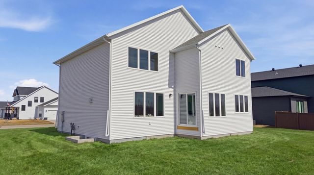 1572 75th Avenue S, Fargo, ND 58104