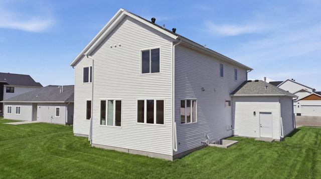 1572 75th Avenue S, Fargo, ND 58104