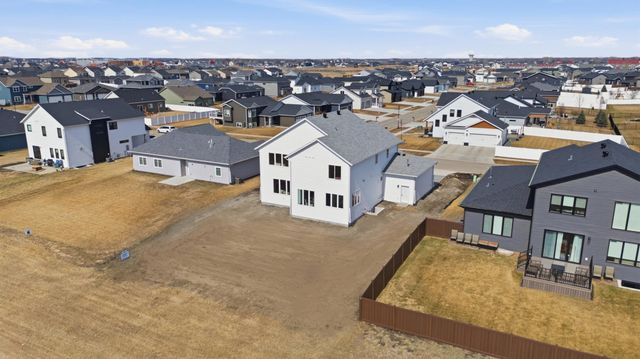 1572 75th Avenue S, Fargo, ND 58104