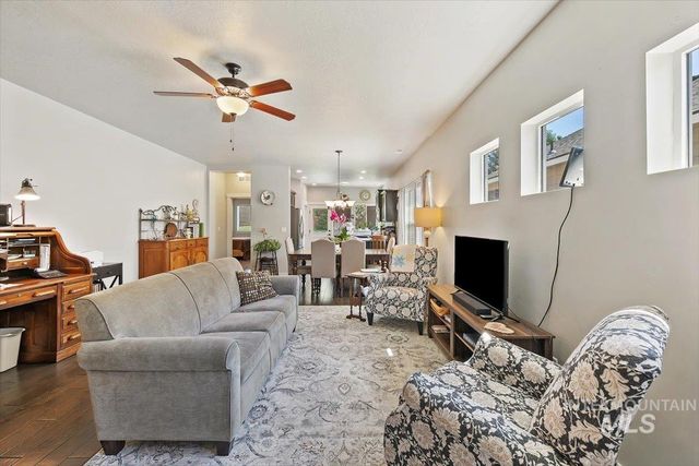 4638 N Bright Angel, Meridian, ID 83646