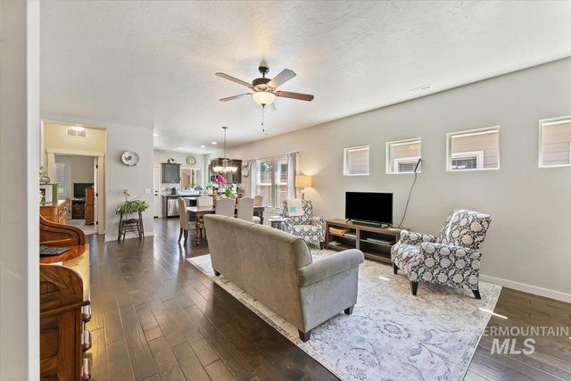 4638 N Bright Angel, Meridian, ID 83646