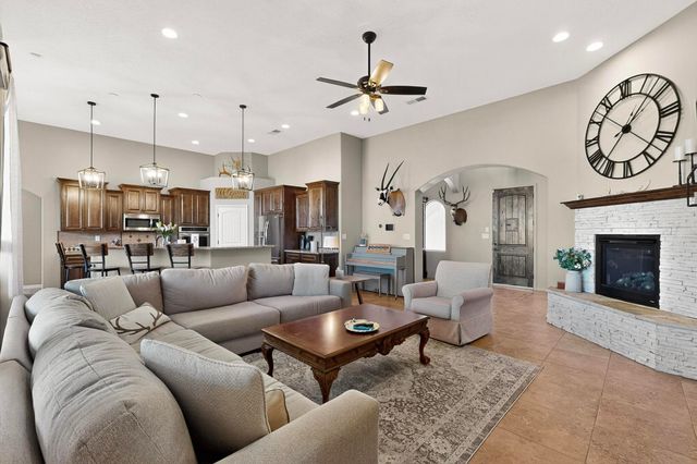 7201 Hapsburg Road NE, Rio Rancho, NM 87144